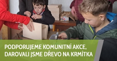 Podporujeme komunitní akce, dětem jsme darovali dřevo na krmítka